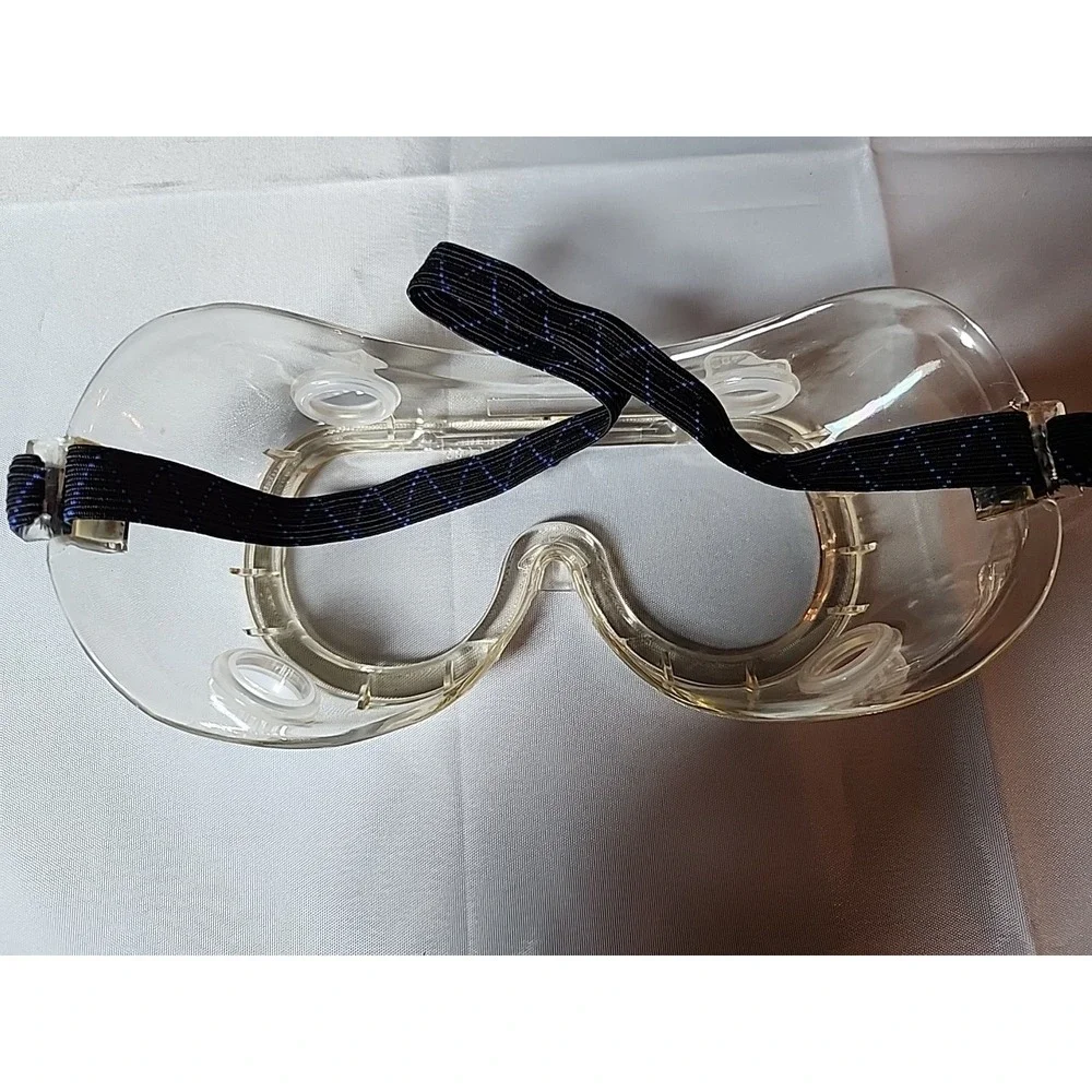 New Clear Safety Goggles - Splash Protection, Eye Protection, Anti-Fog, Vented